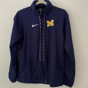 Nike Michigan Women zip up wind/rain jacket. Size Medium. NWT